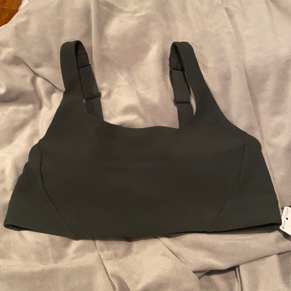 Brand New Lululemon Ribbed Train bra size 6